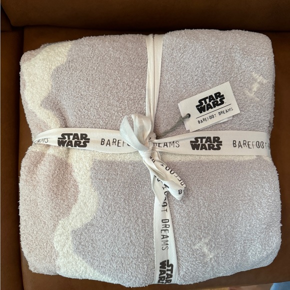 Barefoot Dreams CozyChic Star Wars Boba Fett Throw Blanket - Picture 7 of 11